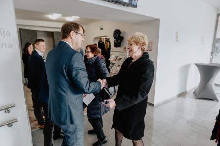 Ravnateljica Srednje šole Ravne mag. Ivanka Stopar